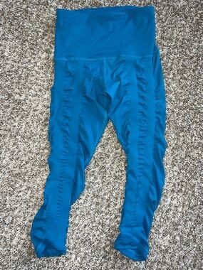 NWT! Sweetflexx Resistance Band High-Rise Capri Leggings in Skyline Blue Size 4